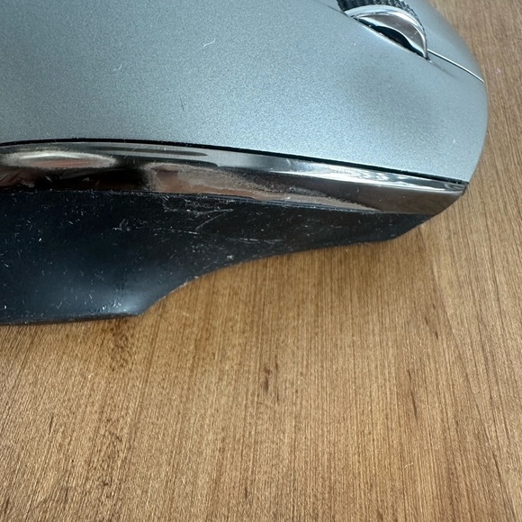 Verbatim Wireless Mouse Model: 98622 8-Button Deluxe Blue LED- No Battery Cover. - Picture 11 of 11